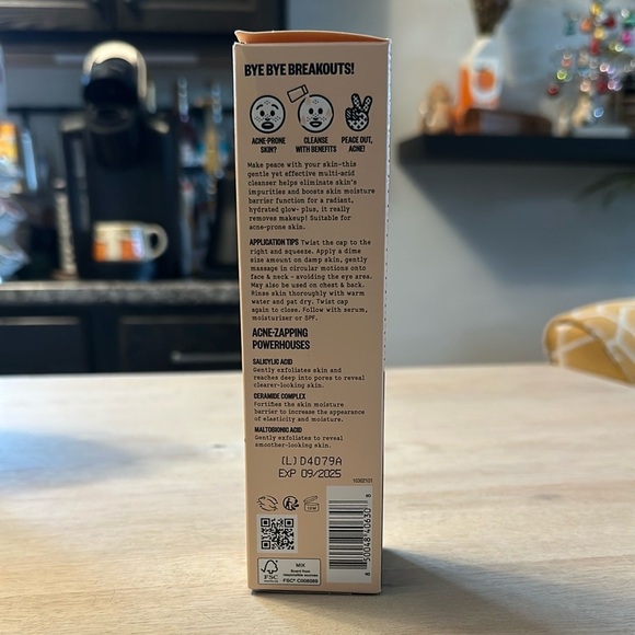 PEACE OUT | Acne Gel Cleanser - Picture 2 of 11